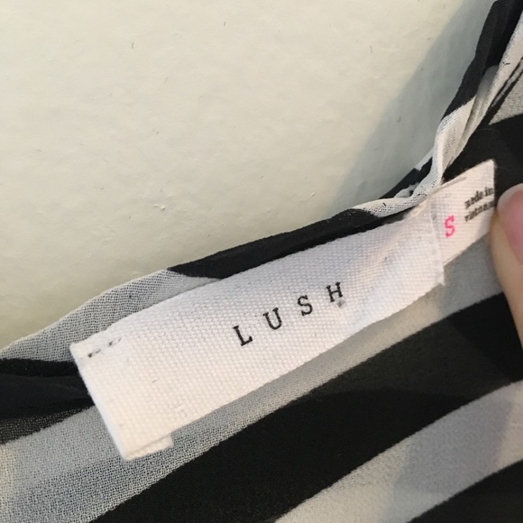 Sheer, flowy sleeveless black and white top - Picture 4 of 4